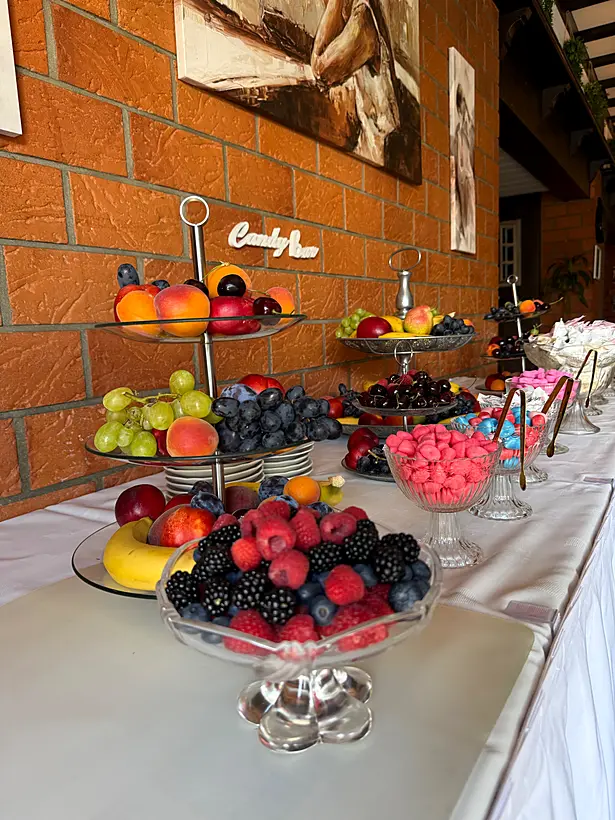 Obst- und Candybar im Restaurant