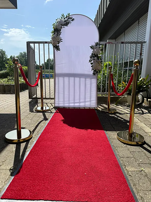 Roter Teppich am Eingang