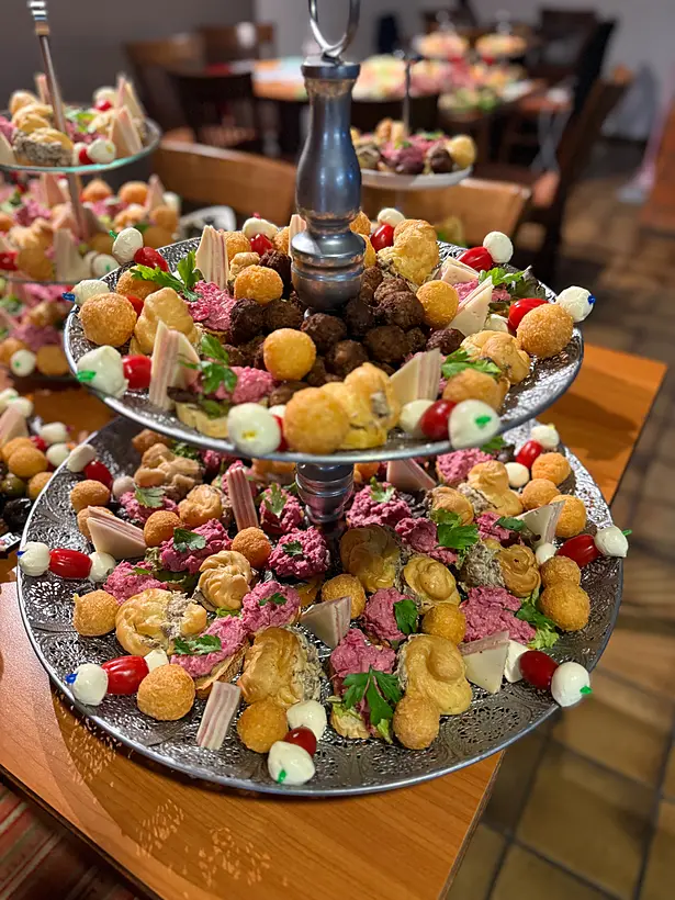 Etagere mit Häppchen
